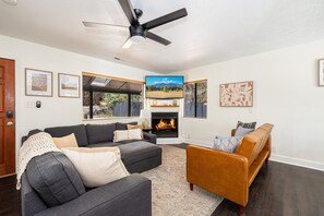 Smart-tv och eldstad