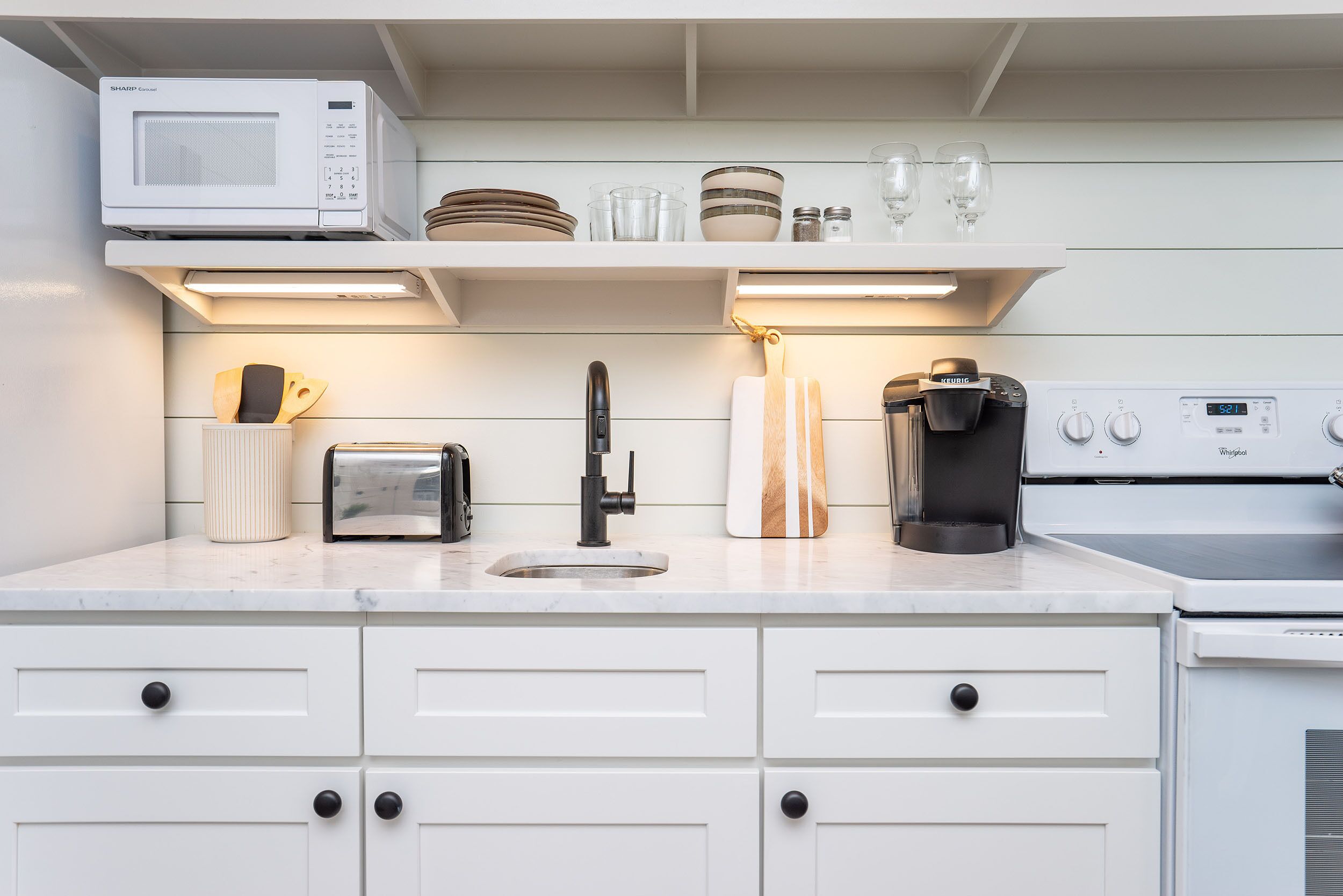 Réfrigérateur, micro-ondes, four