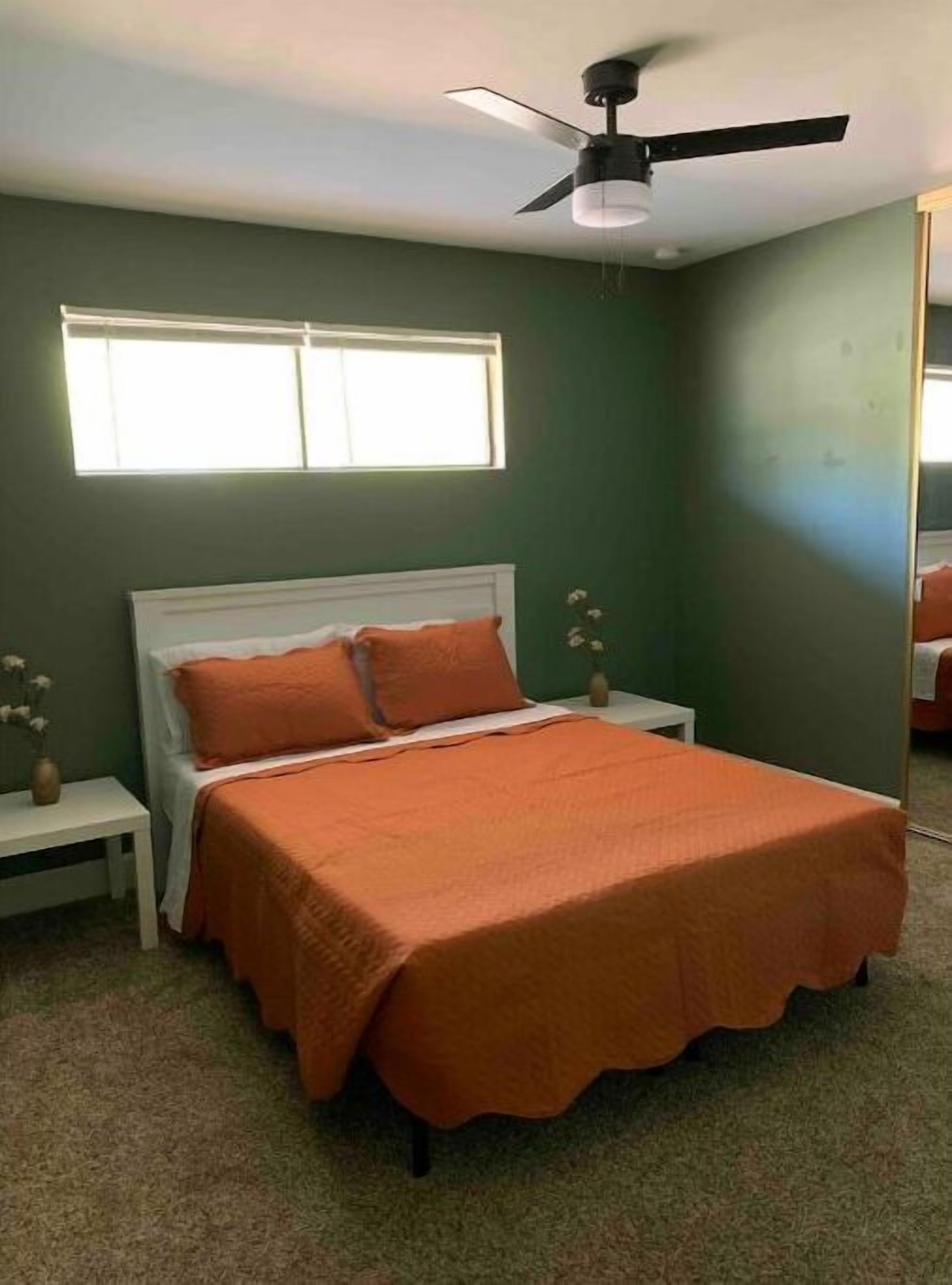 4 室のベッドルーム、アイロン / アイロン台、旅行用ベビーベッド、WiFi (無料)