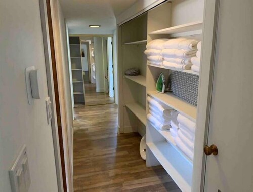 Emerald Lake House- Boat Parking with a View of the Vermillion Cliffs