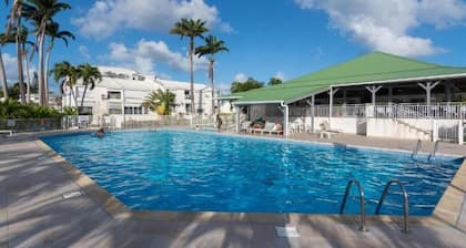 Super Appartement Avec Piscine, en Plein Coeur du Centre Ville de la Marina