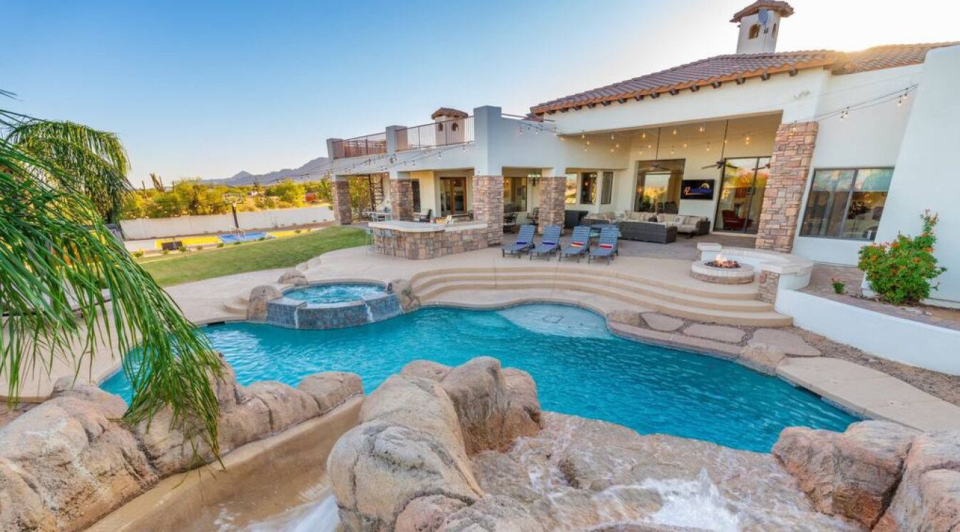 Een verwarmd zwembad