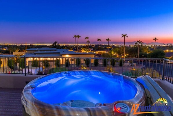 Outdoor spa tub - Paradise Vall Mountainside Mansion+Pickleball+Golf (Paradise Valley)