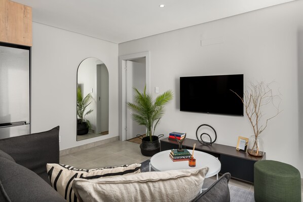 Deluxe Apartment | Living area