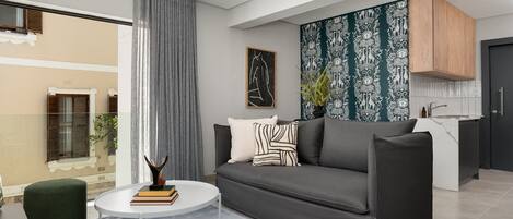Deluxe Apartment | Living area