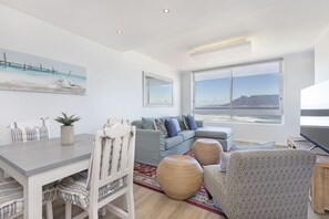 Apartment (2 Bedrooms) | Interior - Portico 704 (Cape Town)