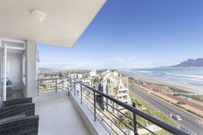 Apartment (2 Bedrooms) | Interior - Portico 704 (Cape Town)