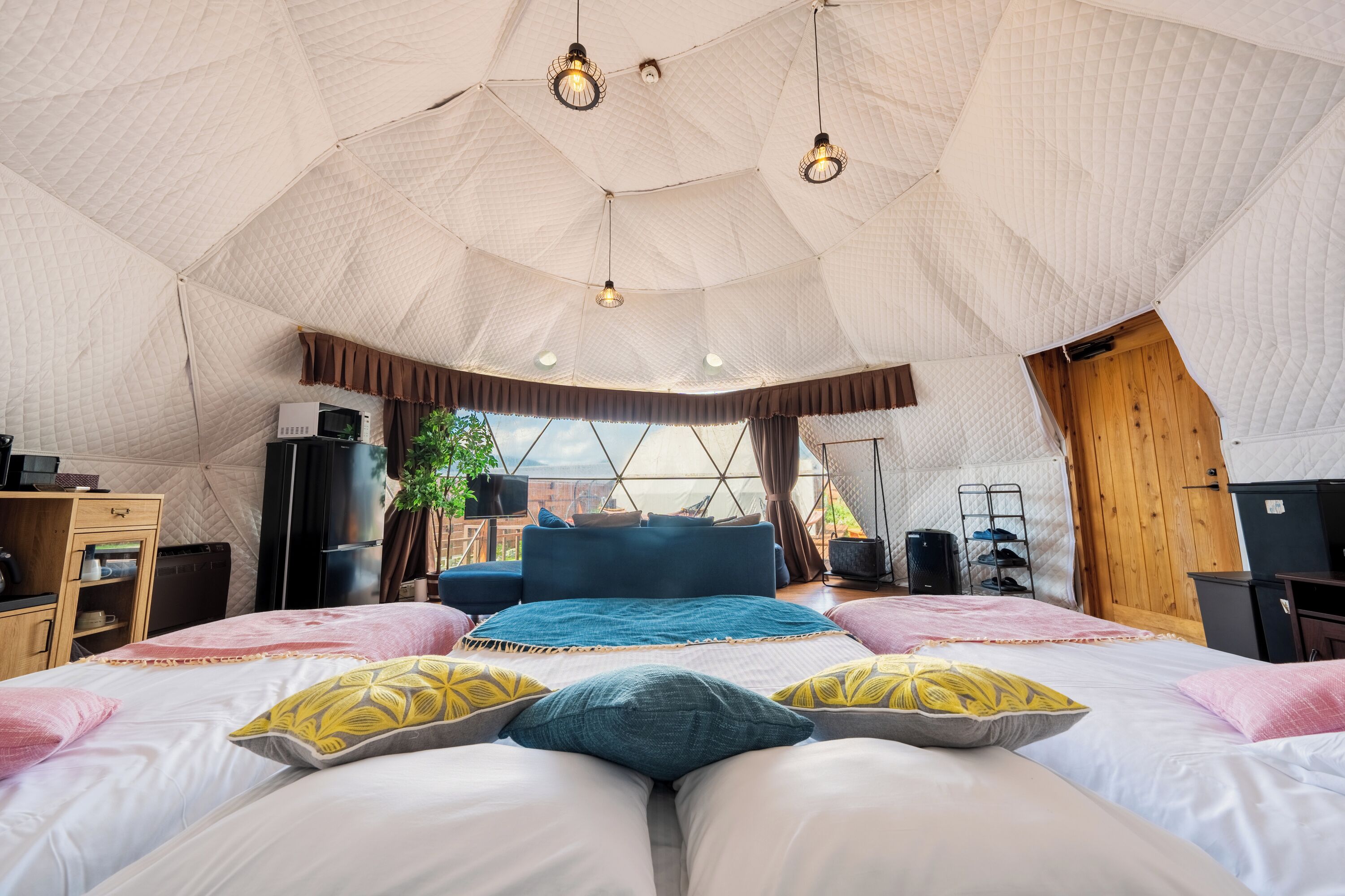 Free WiFi, bed sheets