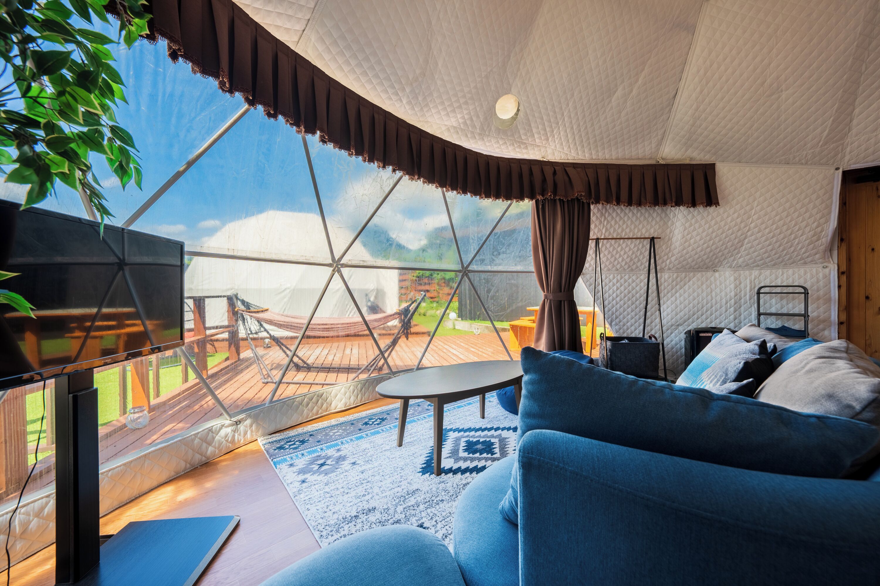 Basic Tent | Free WiFi, bed sheets