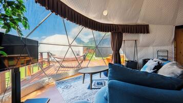 Basic Tent | Free WiFi, bed sheets