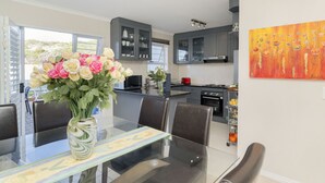 Apartment (3 Bedrooms) | Esszimmer