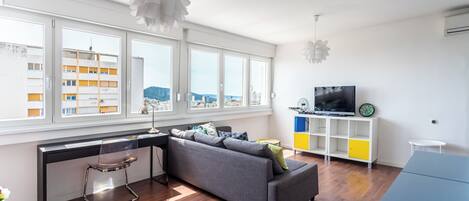 Departamento | Área de sala de estar | Televisión de pantalla plana de 32 pulgadas con canales por cable