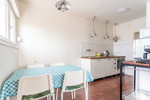 Apartament | Zona de menjador de l'habitació