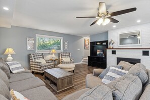 TV, fireplace