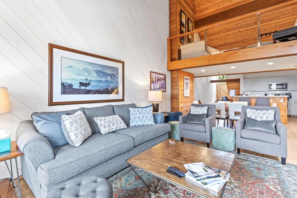 Natural light floods this spacious main area, perfect for unwinding or connecting with friends. - KBM Resorts | Ridgepoint | Ski-in/Ski-out access, Common Hot Tub, Summer pool, Tennis, Parking, in Silver Lake Deer Valley! RGT-117 (Park City)