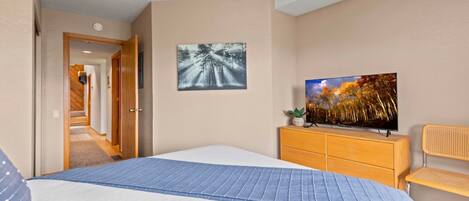 3 bedrooms, iron/ironing board, travel cot, free WiFi
