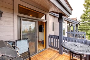 This spacious balcony includes outdoor seating and dining with a tree-lined view. - KBM Resorts | Ridgepoint | Ski-in/Ski-out access, Common Hot Tub, Summer pool, Tennis, Parking, in Silver Lake Deer Valley! RGT-117 (Park City)