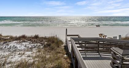 Summer Breeze 1-Bed Condo! Gorgeous Views & Pool | Steps to Beach | Book Now!
