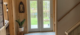 Cozy 3 Bedroom Waterfront Camp with Nearby Trails