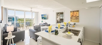 **THE LARK’S LANDING @ SUNRISE SUITES** Condo & Pool + LAST KEY SERVICES…