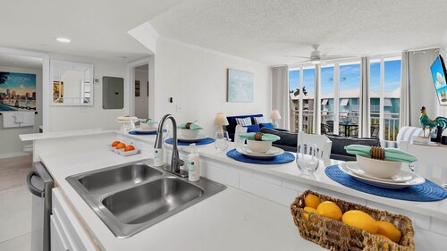 **THE LARK’S LANDING** Condo & Pool + Last Key White Glove Service...