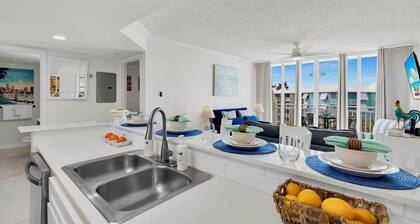 **THE LARK’S LANDING** Condo & Pool + Last Key White Glove Service...
