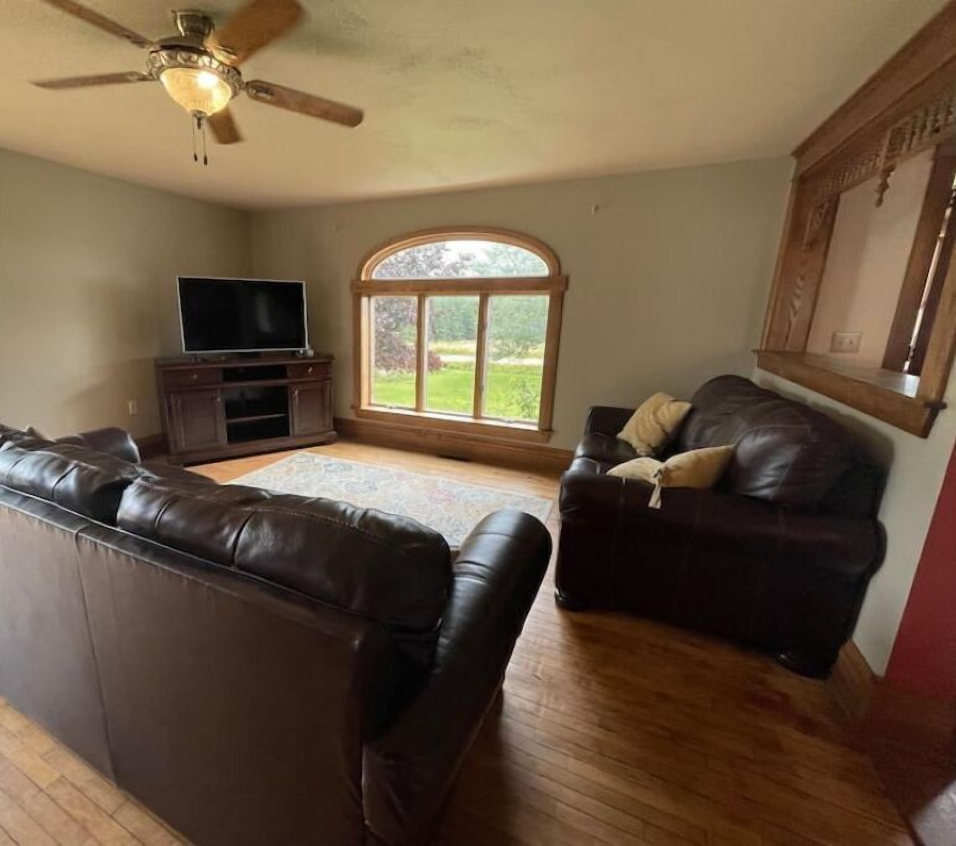 Smart TV, DVD player, books