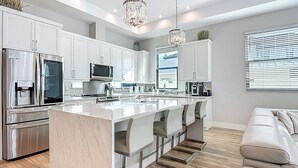 Private kitchen - Luxurious 2023 New Construction — Executive Vacation Home Near Vanderbilt Beach (Naples)