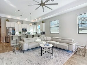 Een smart-tv en een open haard