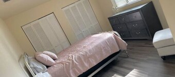 Amazing 3 Bedroom Across From UF
