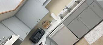 Amazing 3 Bedroom Across From UF
