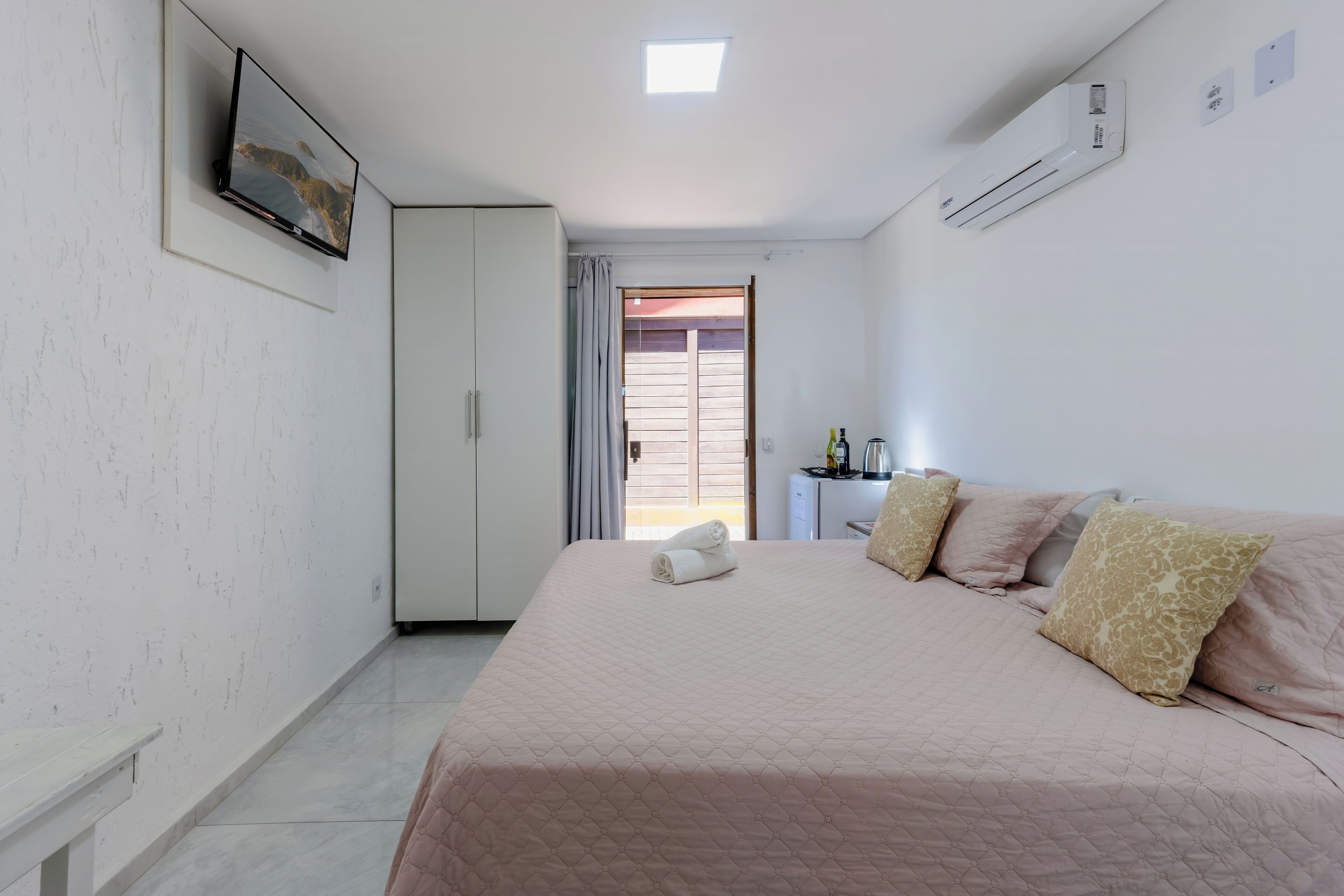 Economy Suite (Suite Standard com Hidro Coletiva Pou) | Egyptian cotton sheets, premium bedding, individually decorated