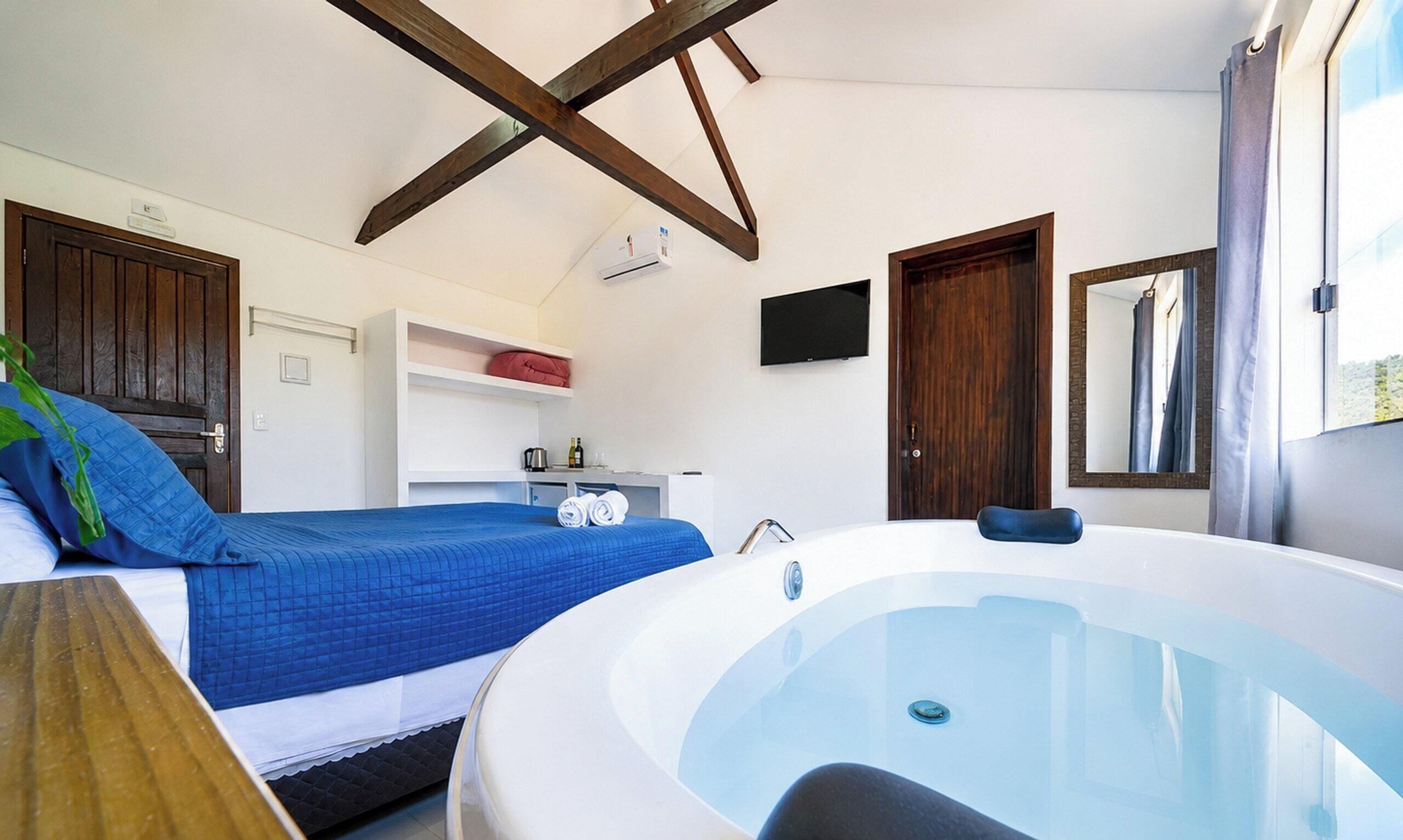 Presidential Suite (Suite Master com Banheira de Imersão) | Egyptian cotton sheets, premium bedding, desk, WiFi (free)