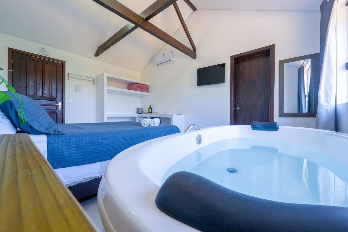 Suite Master com Banheira de Imersão Privativa | Deep-soaking bathtub