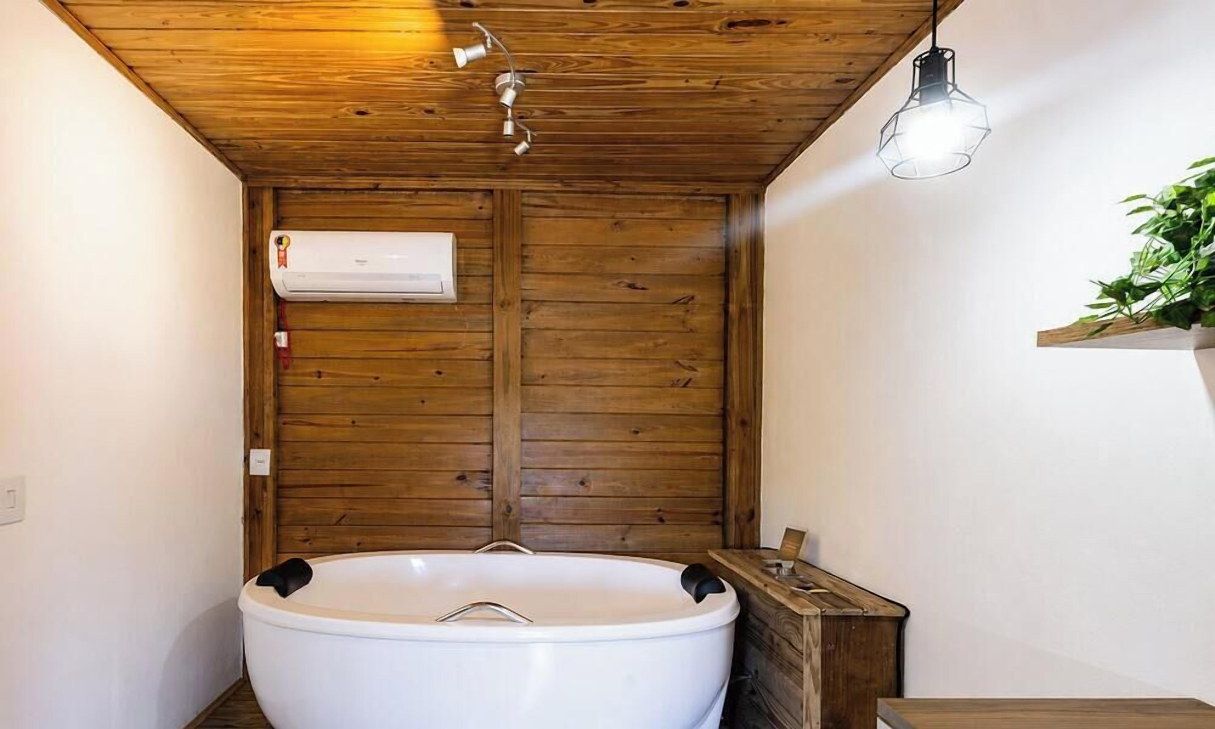 Premier Suite (Suite Deluxe Queen e Banheira de Ime) | Deep soaking bathtub