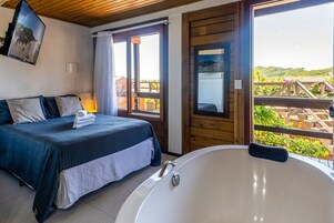 Premium Suite (Suite Deluxe com Banheira de Imersão) | Egyptian cotton sheets, premium bedding, individually decorated