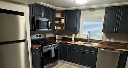 6 miles to the ski hills! Cute and Cozy house. Close to boat launch. A Gem!