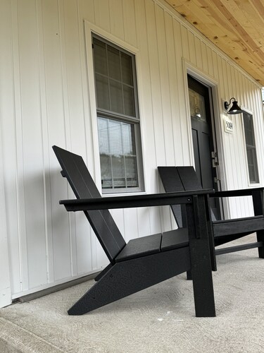 6 miles to the ski hills! Cute and Cozy house. Close to boat launch. A Gem! 