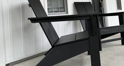 6 miles to the ski hills! Cute and Cozy house. Close to boat launch. A Gem!