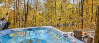 Rustic Private Cabin Outdoor Hot tub w/ Lake View