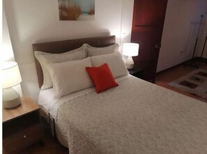 1 chambre, fer et planche à repasser, accès au Wi-Fi (inclus)