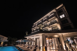 Outdoor pool - Mazarine Hotel (Orikum)