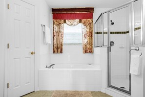Hair dryer, towels, soap, toilet paper - Spring and Summer Sales (Kissimmee)