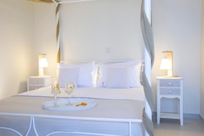 3 bedrooms, iron/ironing board, WiFi, bed sheets - Nikolas Guest House Villa (Nikiana)