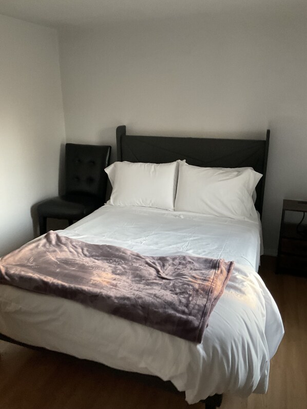 2 bedrooms, iron/ironing board, WiFi, bed sheets