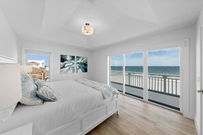 5 bedrooms, desk, iron/ironing board, WiFi