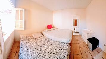 5 quartos, ferros/tábuas de passar roupa, Wi-Fi, roupa de cama