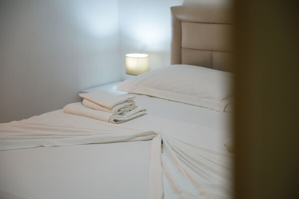 1 bedroom, hypo-allergenic bedding, soundproofing, free WiFi - Grand Blue (Sarandë)