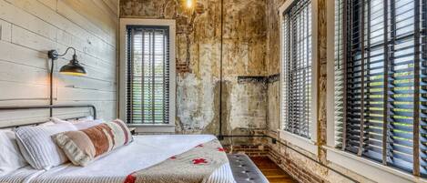 Skrivbord, wi-fi och sängkläder