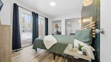 2 bedrooms, desk, iron/ironing board, travel crib